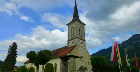 église ciel bleu